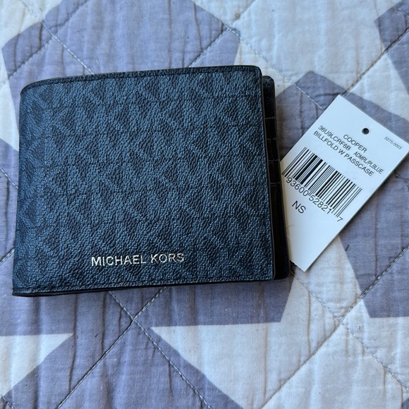 Michael Kors Cooper admrl/plblue billfold wallet with passcase NWT - Picture 5 of 9